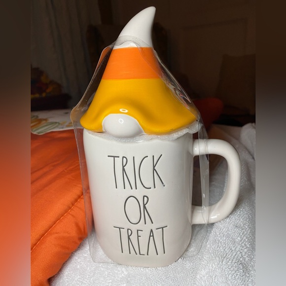 Halloween CLASSIC RAE DUNN “TRICK OR TREAT” GNOME MUG w/CANDY CORN TOPPER🎃 - Picture 7 of 12